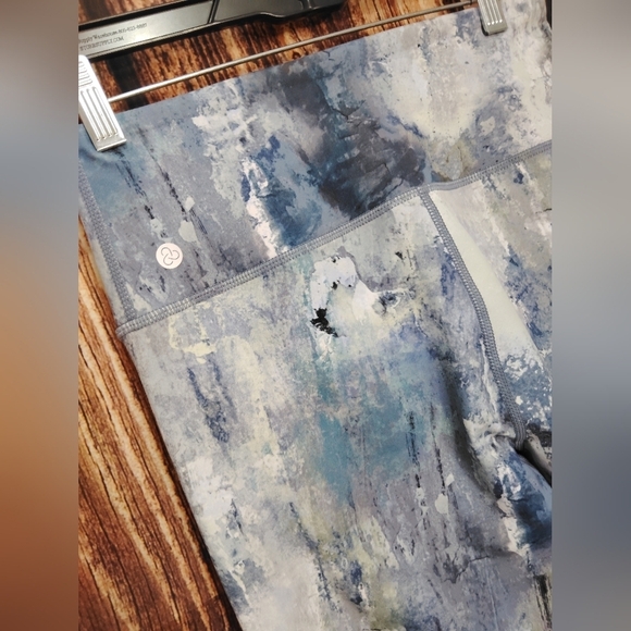 2for$25 Zella Women's Blue Patterned Leggings Size Small! - Picture 3 of 6